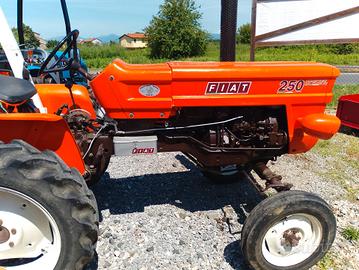 Trattore FIAT 250 R