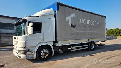 Scania 4x2 94D 260 con sponda idraulica.