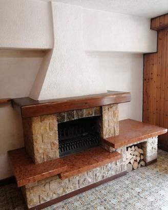 Caminetto Completo con rivestimento in marmo