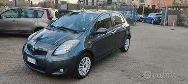 Toyota Yaris 1.0 5 porte benzina da vetrina