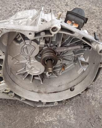 CAMBIO RENAULT MASTER 2.8 DTI CODICE PF1AA013 5 MA