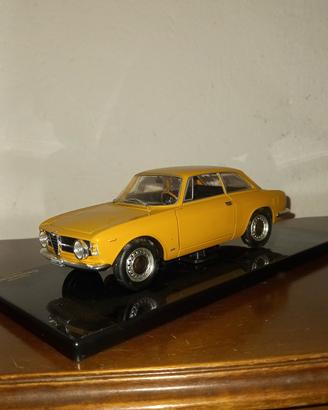 Alfa Romeo Giulia GT 1300 in scala 1/24