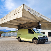 Volkswagen Transporter con tenda mercati