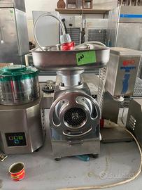 Macinacarne,  Insaccatrice salame