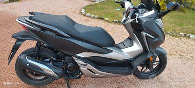 Honda forza 300 .     2018