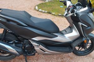 Honda forza 300 .     2018