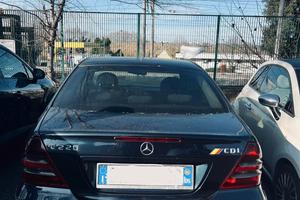Mercedes-Benz CDI 220 – 2001 -diesel