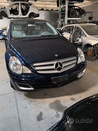 Mercedes R 320 cdi 4matic ricambi disponibili