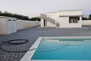 Villa nuova costruzione con piscina