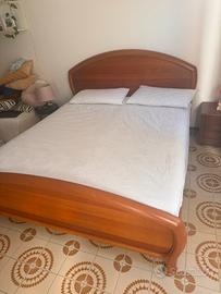 Letto matrimoniale doghe e materasso + 4 cuscini