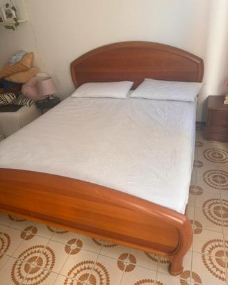 Letto matrimoniale doghe e materasso + 4 cuscini