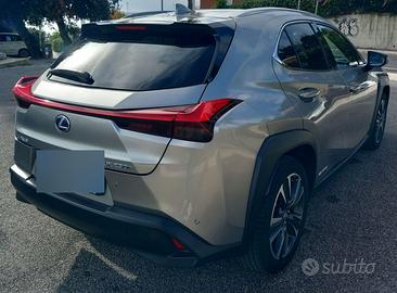 Lexus ux 250h LUXURY 4wd