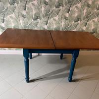 Tavolo blu quadrato allungabile 100x100