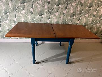 Tavolo blu quadrato allungabile 100x100