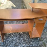 Scrivania color ciliegio porta pc con cassetto