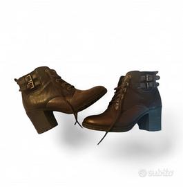 Stivaletti alla caviglia con tacco marroni