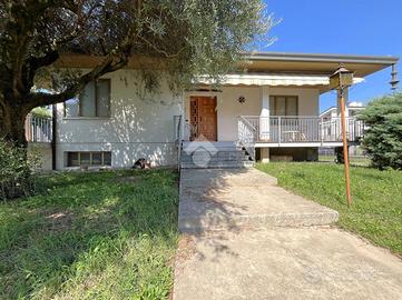 VILLA SINGOLA A SAN MARTINO DI LUPARI
