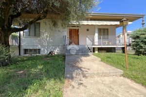 VILLA SINGOLA A SAN MARTINO DI LUPARI