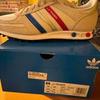 scarpe ginnastica e passeggio