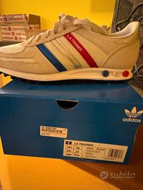 scarpe ginnastica e passeggio