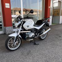 BMW R 1200 R + borse laterali e bauletto