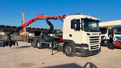 Scania G 490 euro 6 con gancio scarrabile e gru