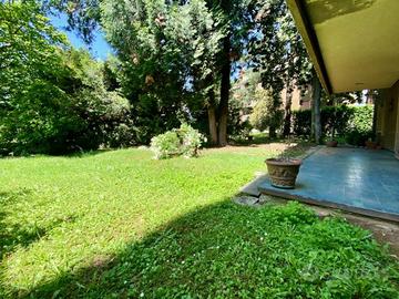 Appartamento di 220 m² con più di 5 locali e box a