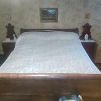 camera da letto anni 20 in noce massiccio.