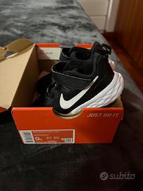 Scarpe bimbo Nike nere misura 26