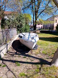 Barca a vela senza motore