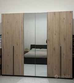 Armadio a 6 ante con specchio centrale