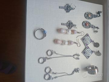 Orecchini e anelli