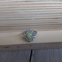 Anello in argento fiore con opale