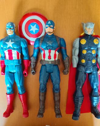 Captain America x2 e Thor. Con scudo, plastica.
