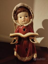 Angioletto di ceramica illuminazione dall'interno.