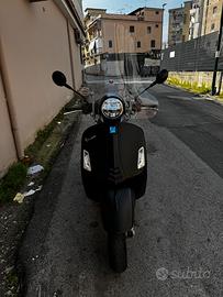 Vespa gts super Notte