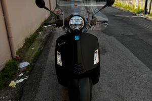 Vespa gts super Notte