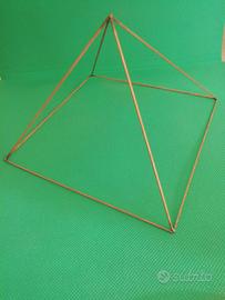 PIRAMIDE ENERGETIZZANTE ARTIGIANALE IN RAME