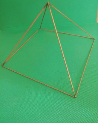 PIRAMIDE ENERGETIZZANTE ARTIGIANALE IN RAME