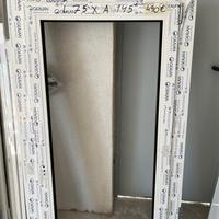 finestra colore bianco/noce 