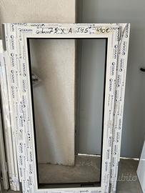 finestra colore bianco/noce 