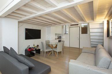 LOFT RISTRUTTURATO IN STABILE D'EPOCA