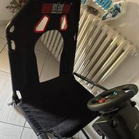Seduta con volante e pedaliera 