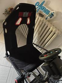 Seduta con volante e pedaliera 