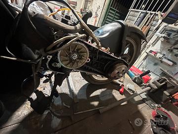 blocco motore e svariati pezzi piaggio