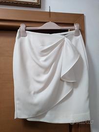 Gonna Zara con un elegante volant frontale