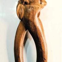 Antico schiaccianoci in legno della Foresta Nera