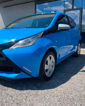 Toyota Aygo 1.0 VVT-i 69 CV 5 porte x-play