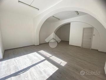 NEGOZIO A MONTEFIASCONE