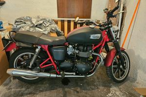  MOTO TRIUMPH BONNEVILLE